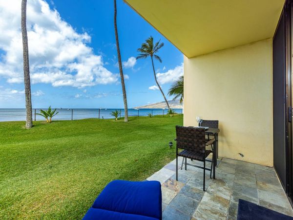 Direct Oceanfront Ground-Floor Vacation Condo in Kihei