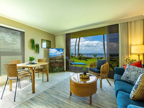 Direct Oceanfront Ground-Floor Vacation Condo in Kihei