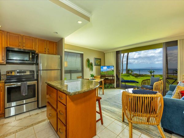 Direct Oceanfront Ground-Floor Vacation Condo in Kihei