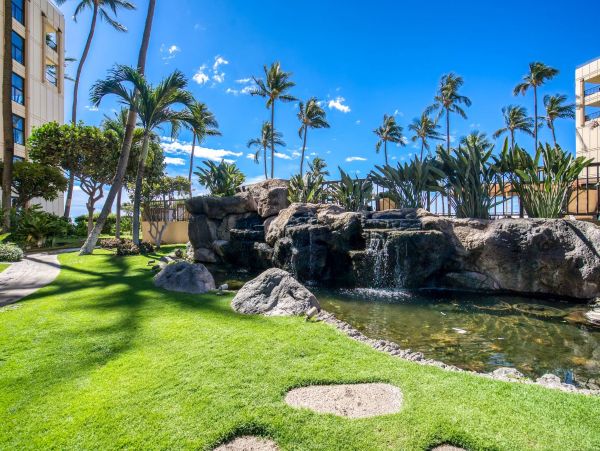 Direct Oceanfront Ground-Floor Vacation Condo in Kihei