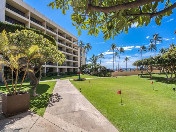 Direct Oceanfront Ground-Floor Vacation Condo in Kihei