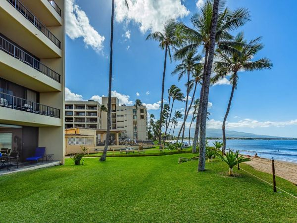Direct Oceanfront Ground-Floor Vacation Condo in Kihei