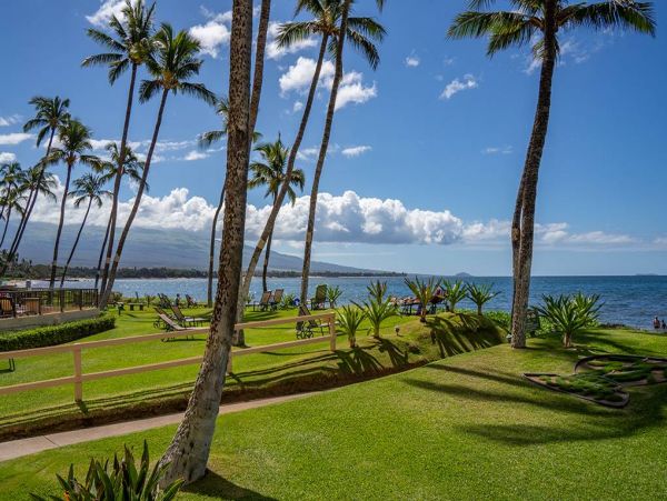 Direct Oceanfront Ground-Floor Vacation Condo in Kihei