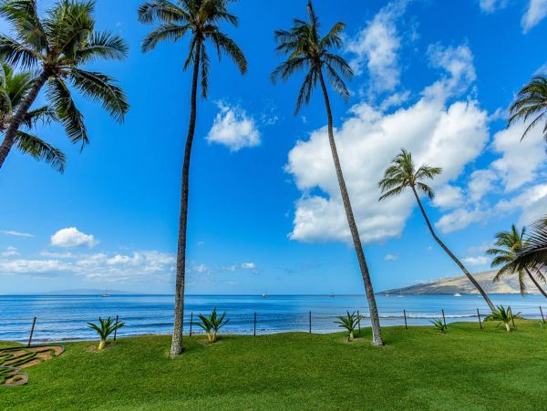 Direct Oceanfront Ground-Floor Vacation Condo in Kihei