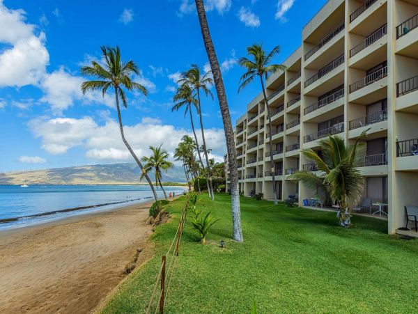 Direct Oceanfront Ground-Floor Vacation Condo in Kihei