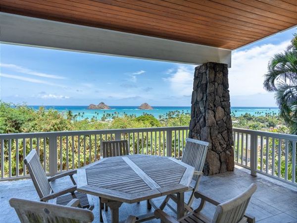 Ocean View Four Bedroom Vacation Rental Home in Lanikai Beachfront