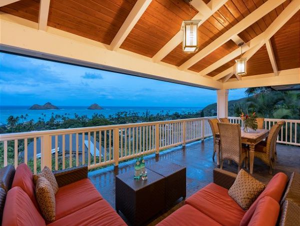 Ocean View Four Bedroom Vacation Rental Home in Lanikai Beachfront