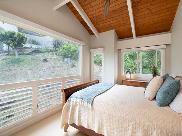 Ocean View Four Bedroom Vacation Rental Home in Lanikai Beachfront