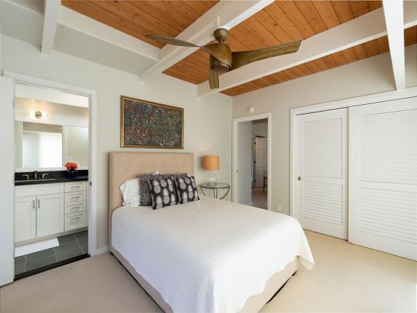 Ocean View Four Bedroom Vacation Rental Home in Lanikai Beachfront