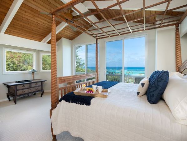 Ocean View Four Bedroom Vacation Rental Home in Lanikai Beachfront