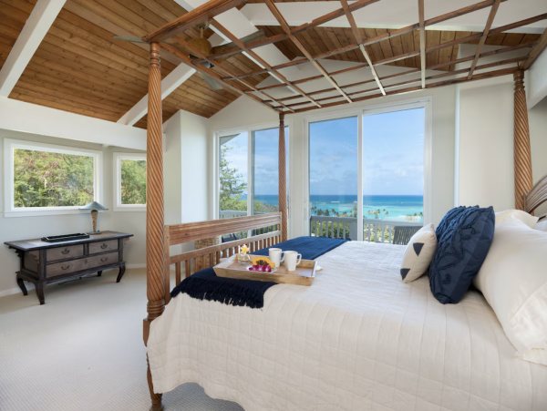 Ocean View Four Bedroom Vacation Rental Home in Lanikai Beachfront