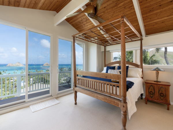 Ocean View Four Bedroom Vacation Rental Home in Lanikai Beachfront