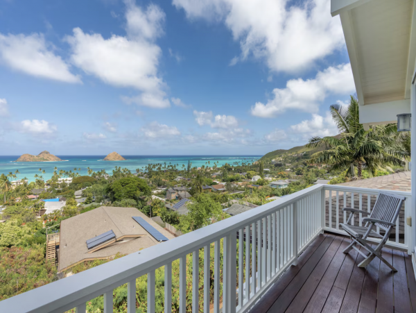 Ocean View Four Bedroom Vacation Rental Home in Lanikai Beachfront