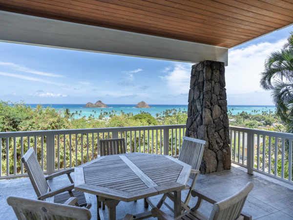 Ocean View Four Bedroom Vacation Rental Home in Lanikai Beachfront