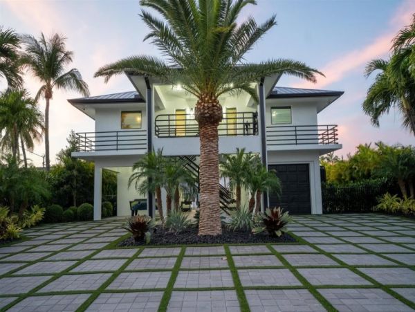 Breathtaking Four Bedroom Vacation Home in Marathon