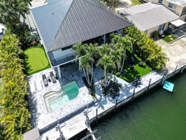 Breathtaking Four Bedroom Vacation Home in Marathon