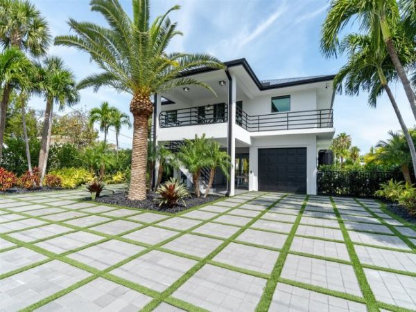 Breathtaking Four Bedroom Vacation Home in Marathon