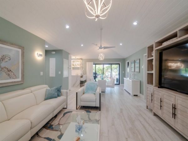 Breathtaking Four Bedroom Vacation Home in Marathon