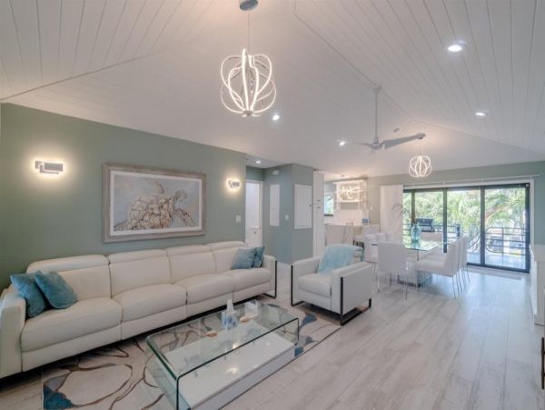 Breathtaking Four Bedroom Vacation Home in Marathon