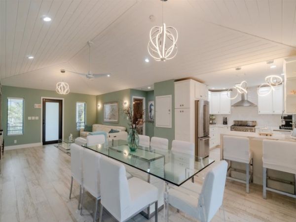 Breathtaking Four Bedroom Vacation Home in Marathon
