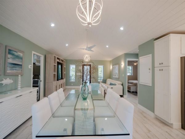 Breathtaking Four Bedroom Vacation Home in Marathon