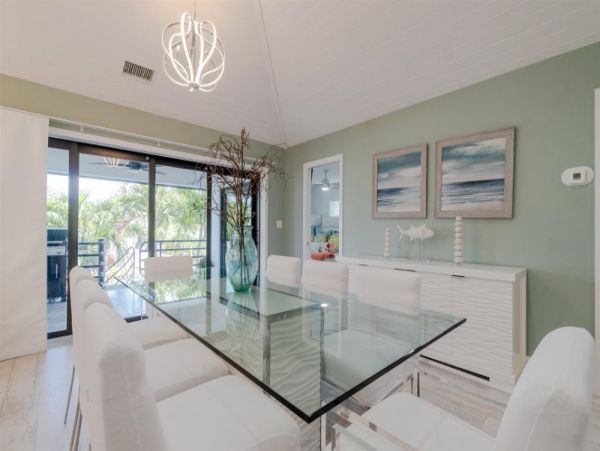 Breathtaking Four Bedroom Vacation Home in Marathon