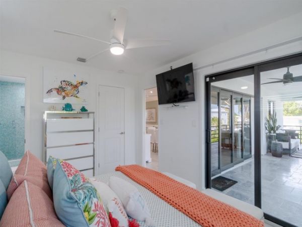 Breathtaking Four Bedroom Vacation Home in Marathon
