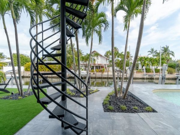 Breathtaking Four Bedroom Vacation Home in Marathon