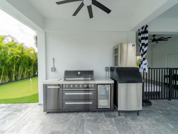 Breathtaking Four Bedroom Vacation Home in Marathon