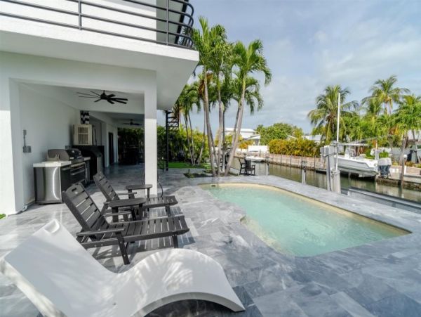 Breathtaking Four Bedroom Vacation Home in Marathon