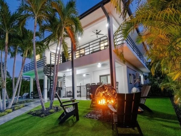 Breathtaking Four Bedroom Vacation Home in Marathon
