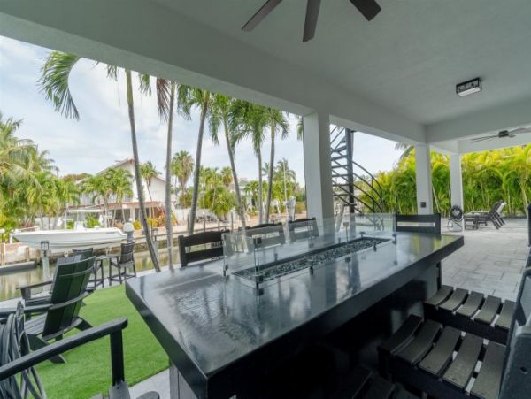 Breathtaking Four Bedroom Vacation Home in Marathon