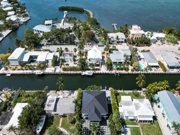 Breathtaking Four Bedroom Vacation Home in Marathon