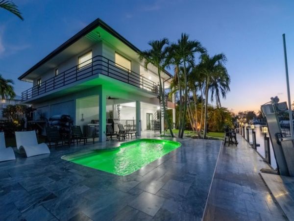 Breathtaking Four Bedroom Vacation Home in Marathon