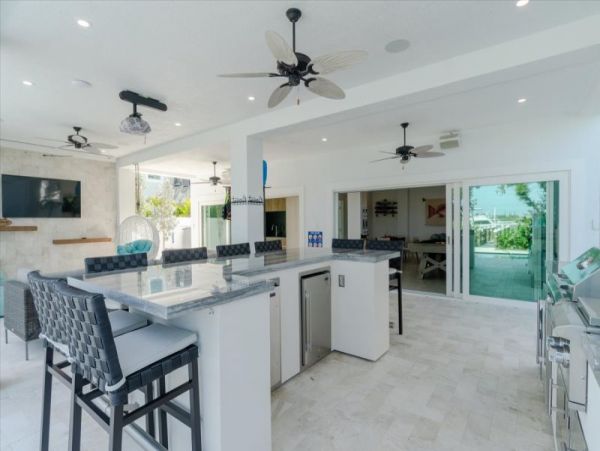 Luxury Vacation Home in Marathon Great Amenities