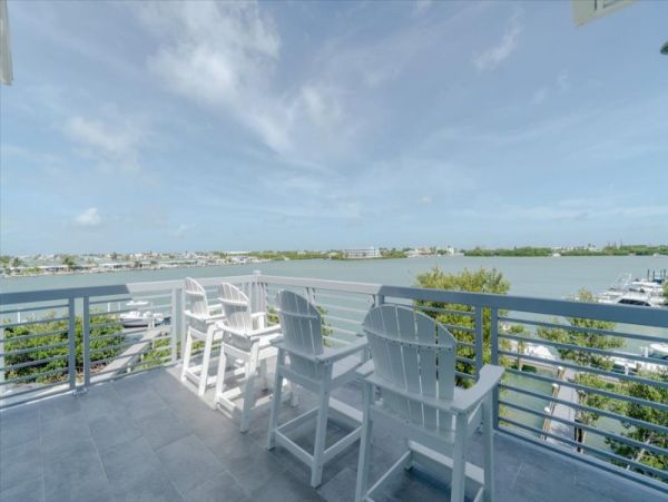 Luxury Vacation Home in Marathon Great Amenities