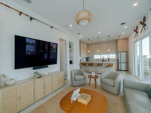 Luxury Vacation Home in Marathon Great Amenities