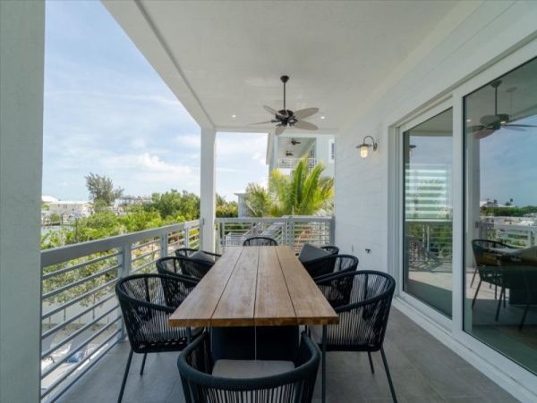 Luxury Vacation Home in Marathon Great Amenities