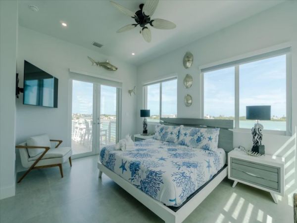 Luxury Vacation Home in Marathon Great Amenities