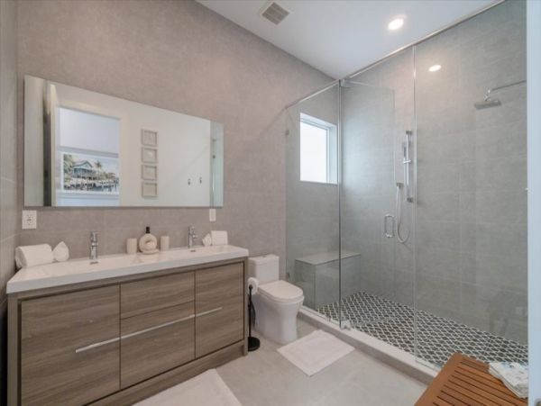 Luxury Vacation Home in Marathon Great Amenities