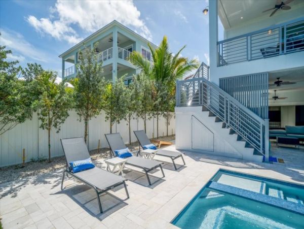 Luxury Vacation Home in Marathon Great Amenities