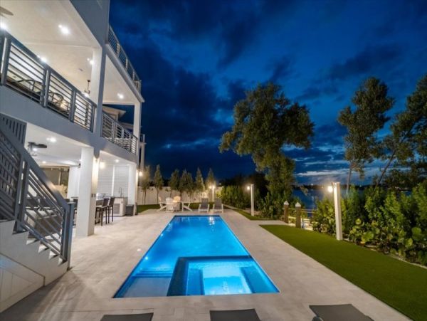 Luxury Vacation Home in Marathon Great Amenities