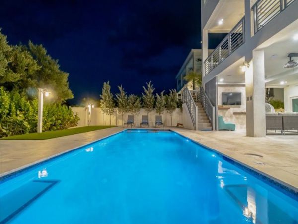 Luxury Vacation Home in Marathon Great Amenities