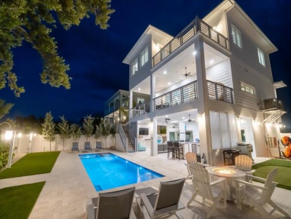 Luxury Vacation Home in Marathon Great Amenities