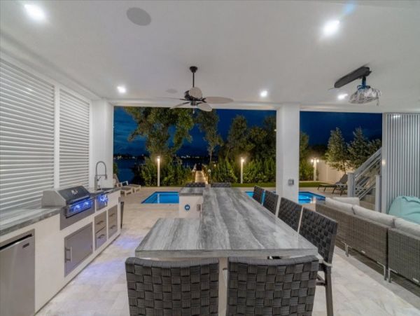 Luxury Vacation Home in Marathon Great Amenities