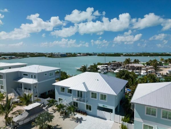 Marathon Vacation Home Water Views Sleeps 10 Guests