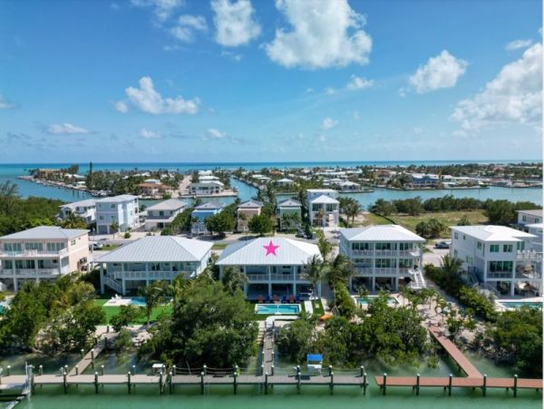 Marathon Vacation Home Water Views Sleeps 10 Guests
