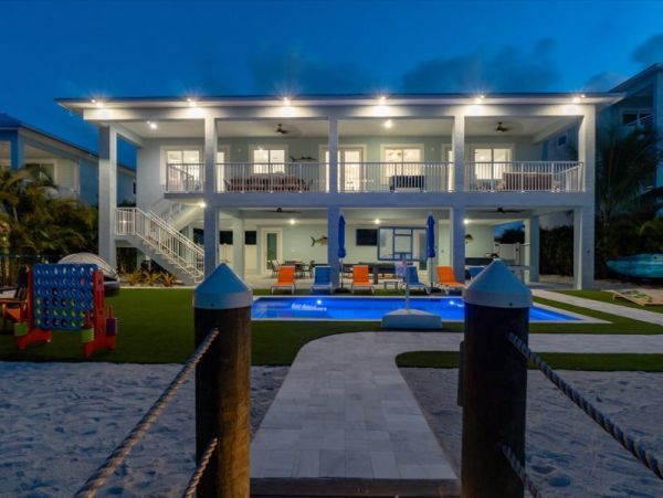 Marathon Vacation Home Water Views Sleeps 10 Guests