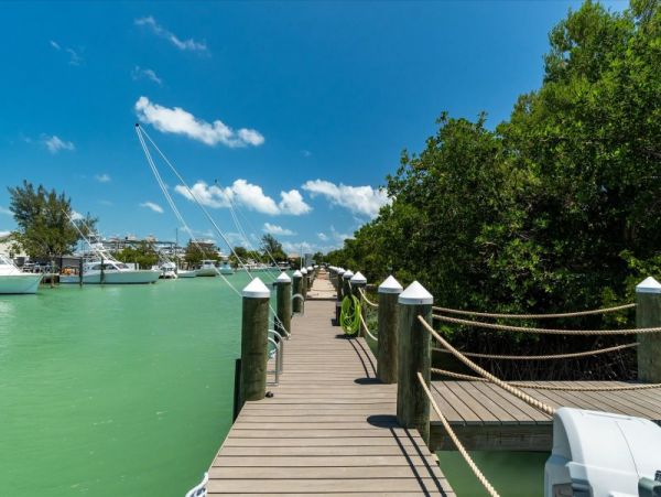 Marathon Vacation Home Water Views Sleeps 10 Guests