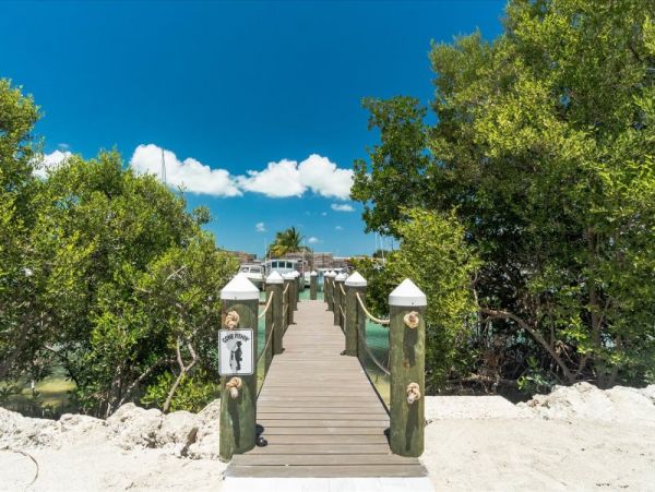 Marathon Vacation Home Water Views Sleeps 10 Guests